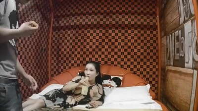 办公室禁忌之恋！OL秘书深夜酒店跪舔上司 丝袜撕破后入激烈啪啪 娇喘回荡走廊